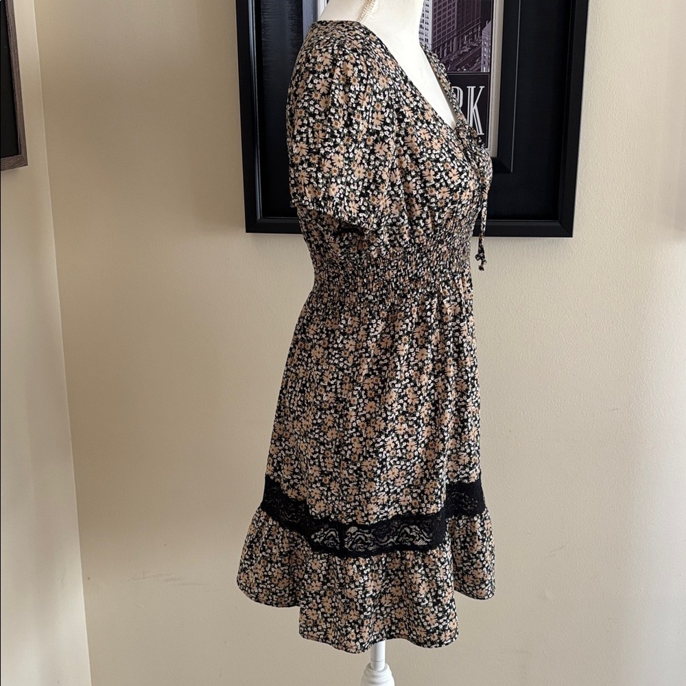 Floral Short Sleeve Floral Dress - Picture 3 of 12